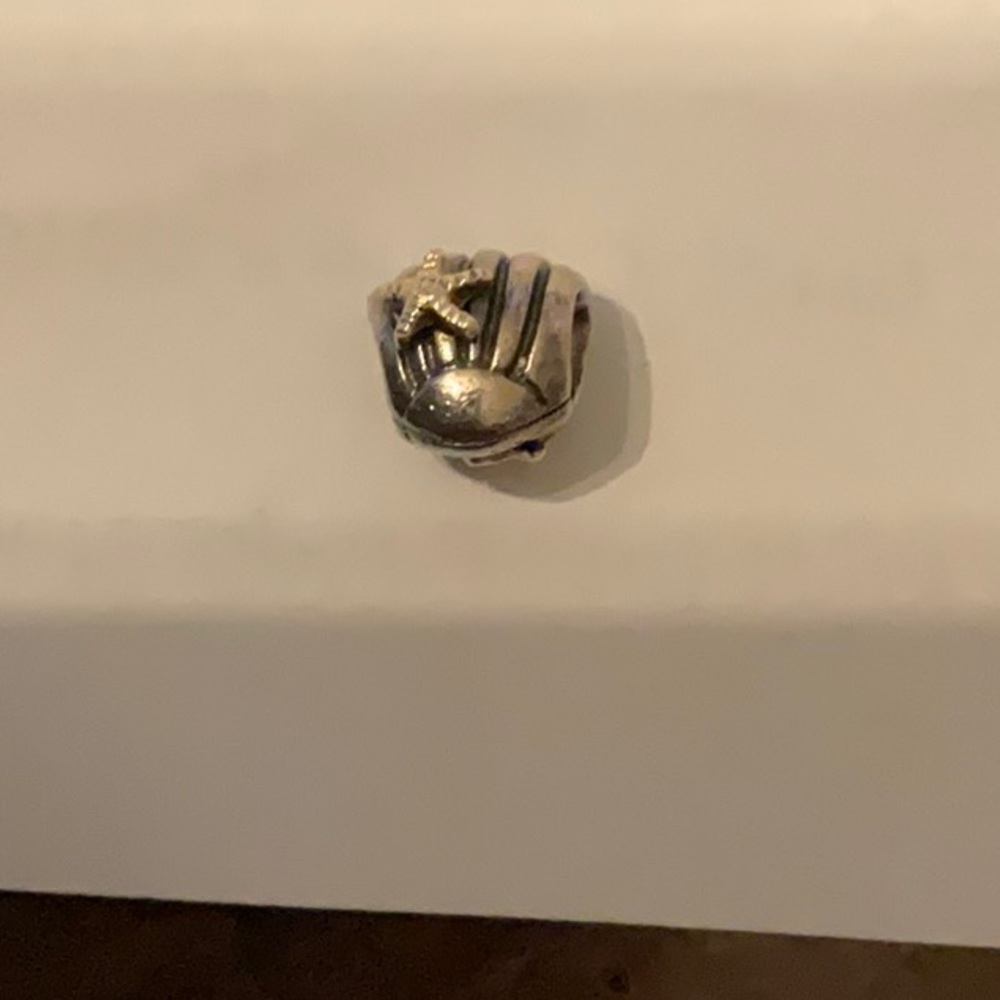 PANDORA CLAM with 14K STARFISH